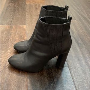 Vince Camuto fateen booties